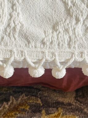 Vintage Antique Ivory Damask Bedspread Coverlet Full Size 💯 Cotton Pom-Pom Trim